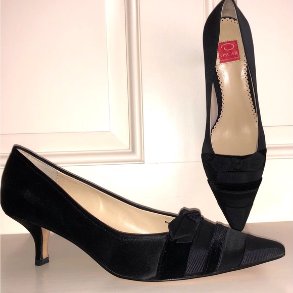 Oscar de la Renta Black Satin With Grosgrain Embellishment Women's Heels - Picture 1 of 13